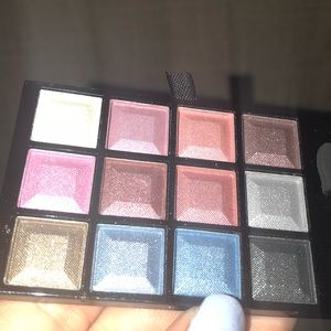 IntrigueMe Eyeshadow Compact